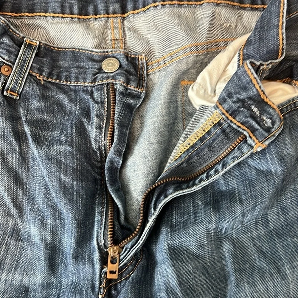 Levis size 38